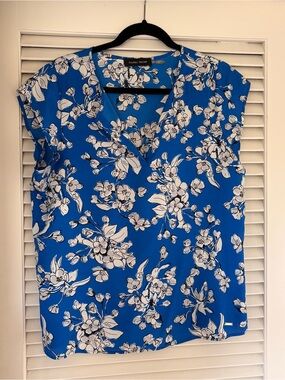 Donna Ricco Royal Blue White Floral V-Neck Cap Sleeve Top